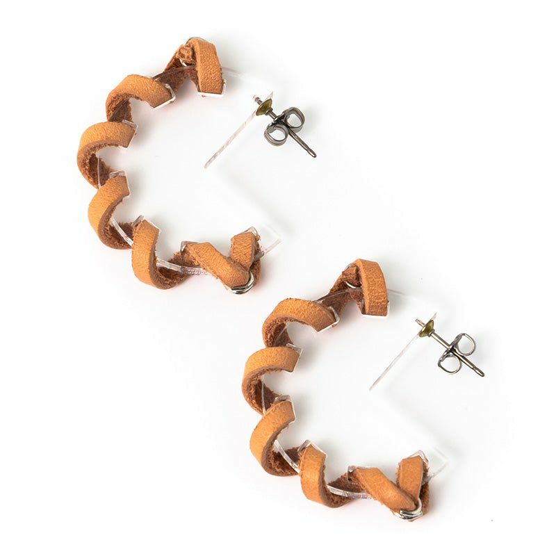 nezu ネズ レザーターン（小）ピアス 06LEY07