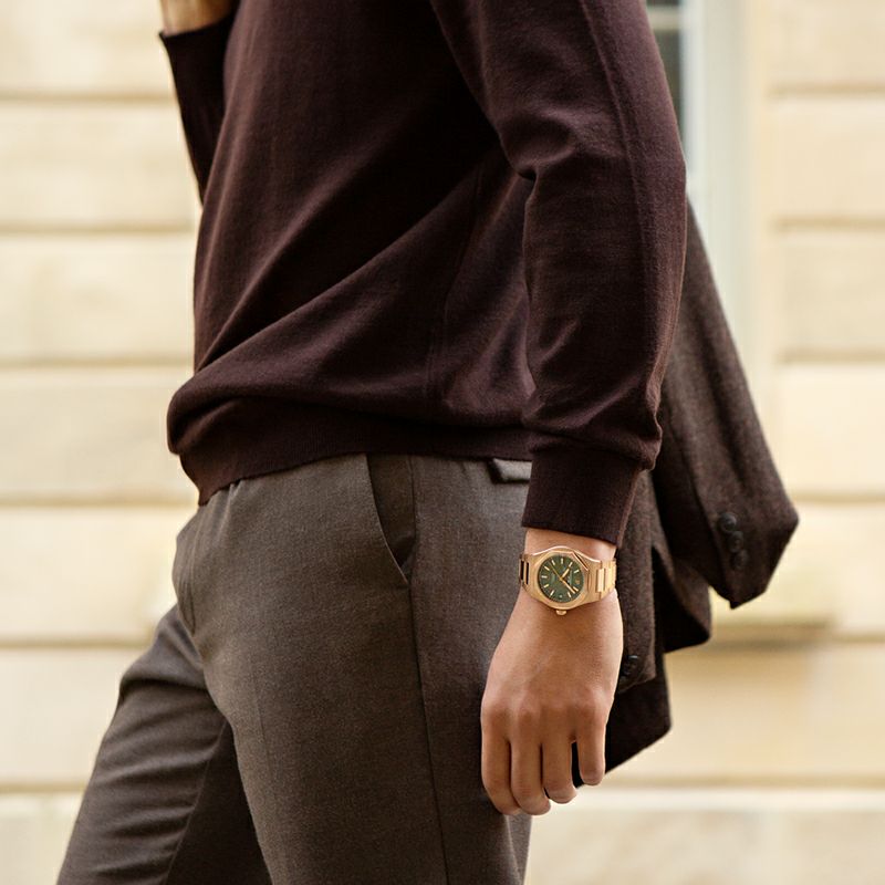 GIRARD-PERREGAUX LAUREATO 42 MM ジラール・ベルゴ ロレアート 42 MM 81010-52-3333-1CM