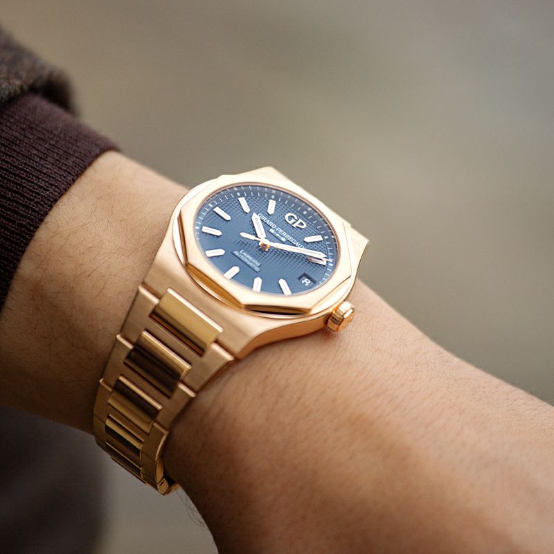 GIRARD-PERREGAUX LAUREATO 42 MM ジラール・ベルゴ ロレアート 42 MM 81010-52-436-52A